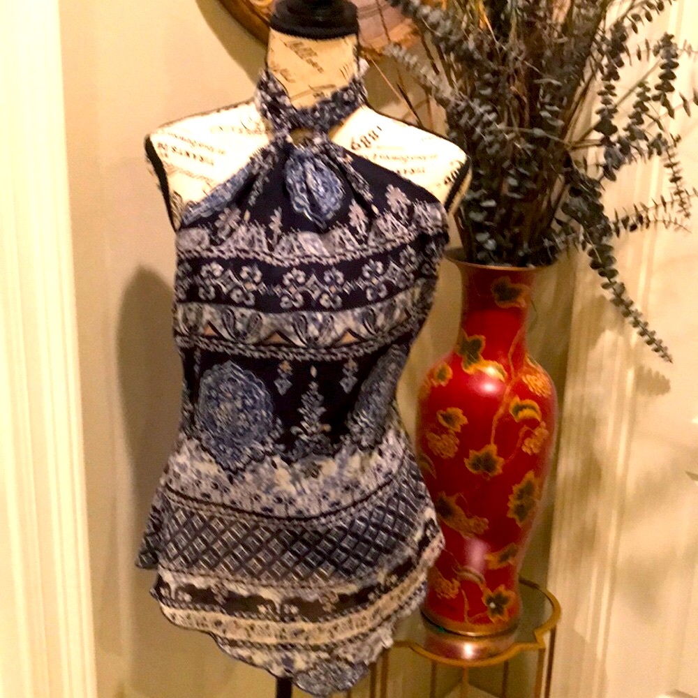 Rampage halter top in blue paisley. Size M Fully lined side zip